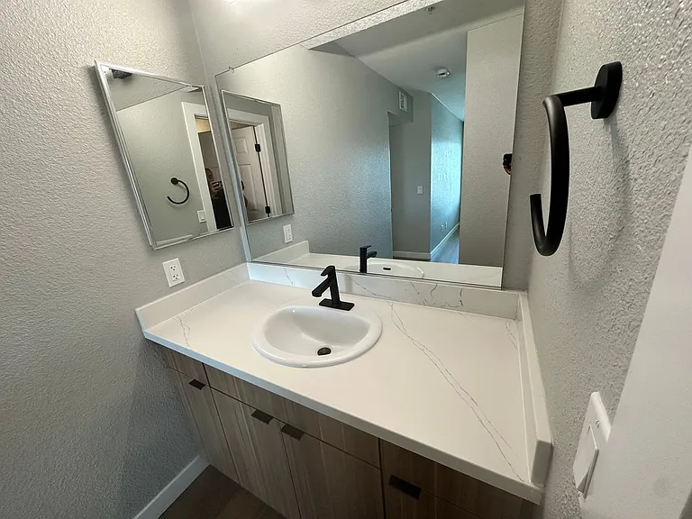 River House Apartments — Photo 54