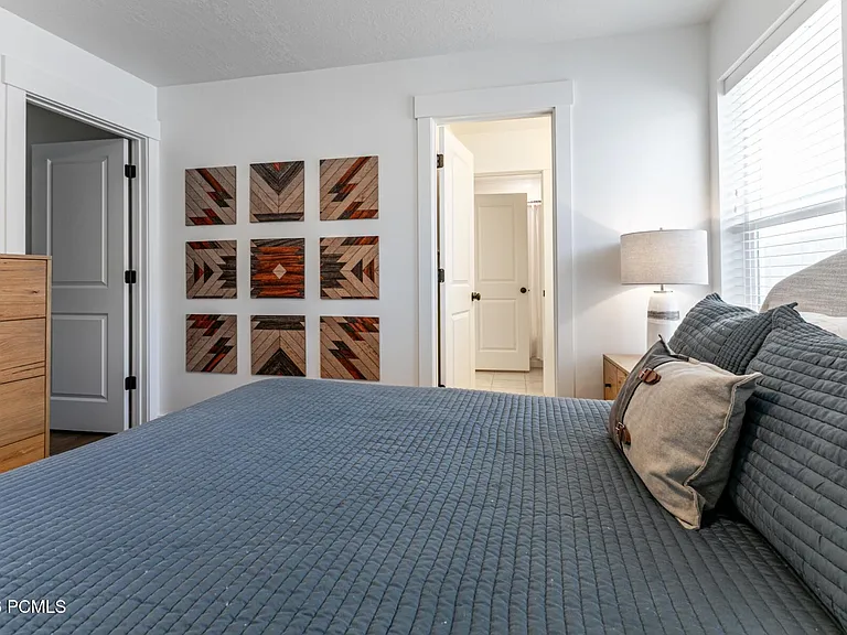 6885 Woods Rose Dr — Photo 24
