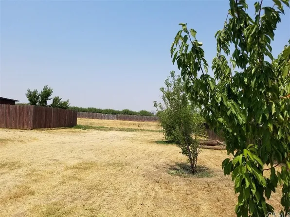 5596 E McHenry Rd, Merced, CA 95341