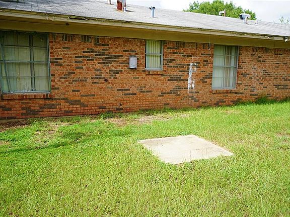 3rd image of 1755 Elliot Dr