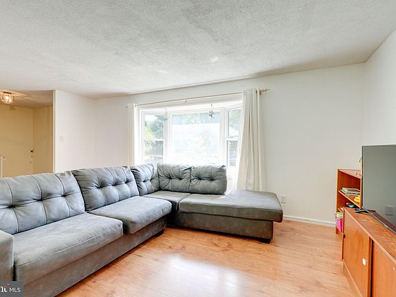 3rd image of 21493 Morris Dr
