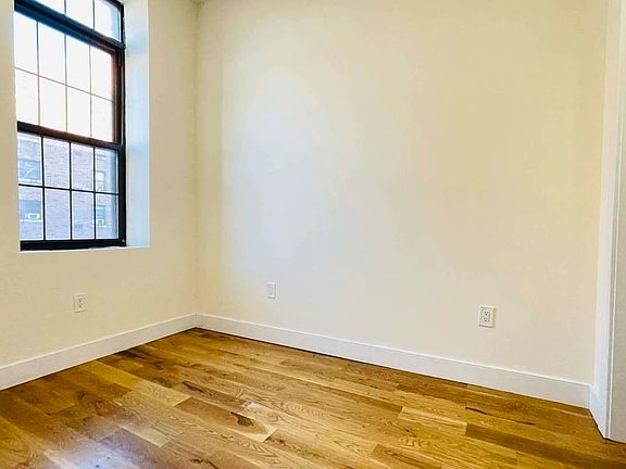 3rd image of 744A Willoughby Ave #3A
