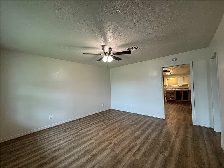 2611 Prairie Ave — Photo 5