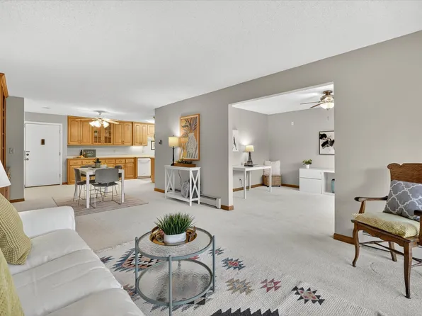 2720 Dale St N #C208, Roseville, MN 55113