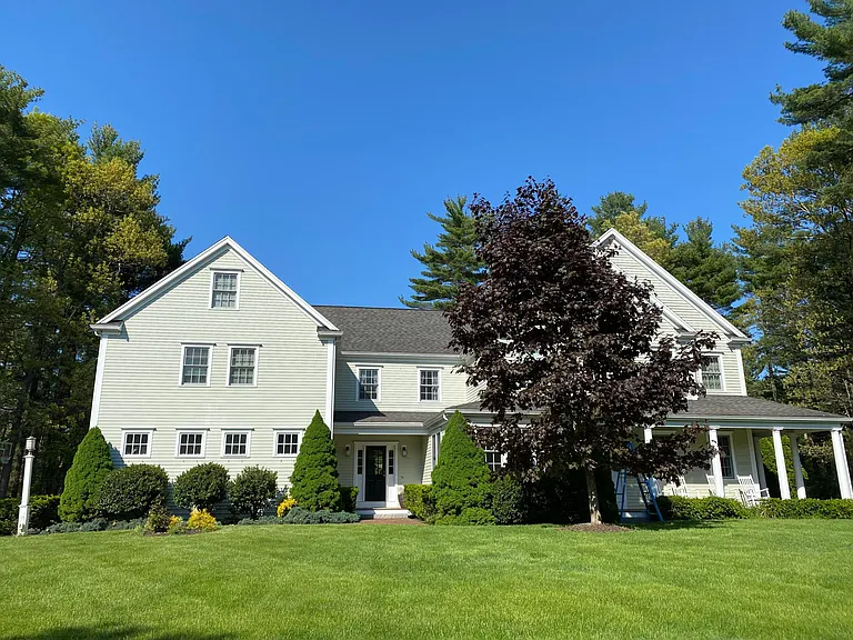 90 Rogers Way — Photo 1