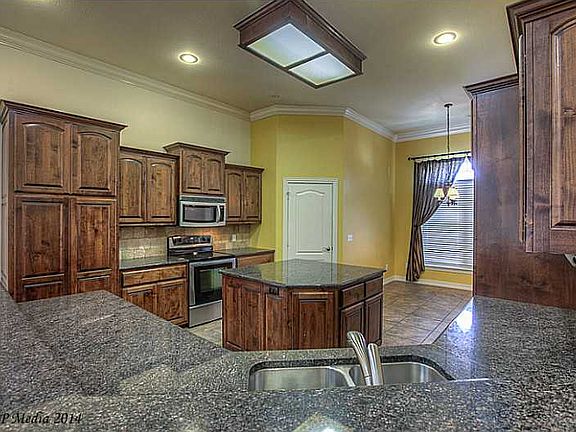 3rd image of 4605 SW Branch St