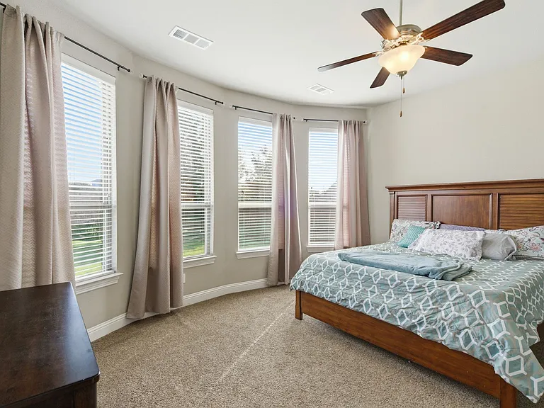 7452 Reverchon Dr — Photo 21