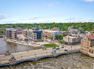 50 S 1st St #3A, Saint Charles, IL 60174