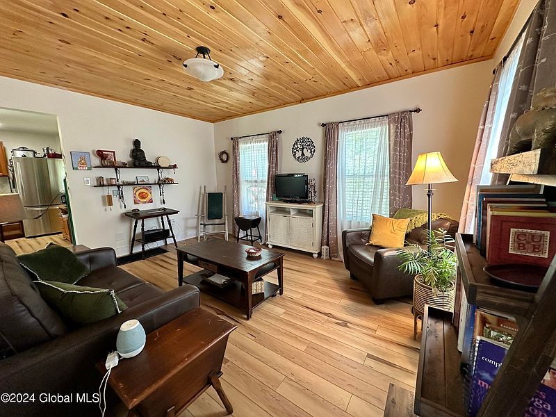 4th image of 23 Traver Street