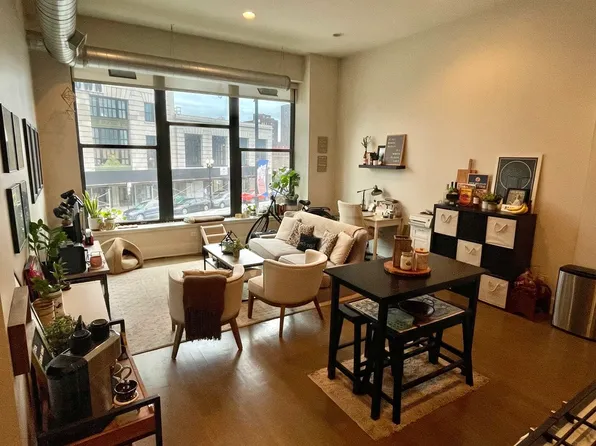 4752 N Racine Ave APT 301, Chicago, IL 60640