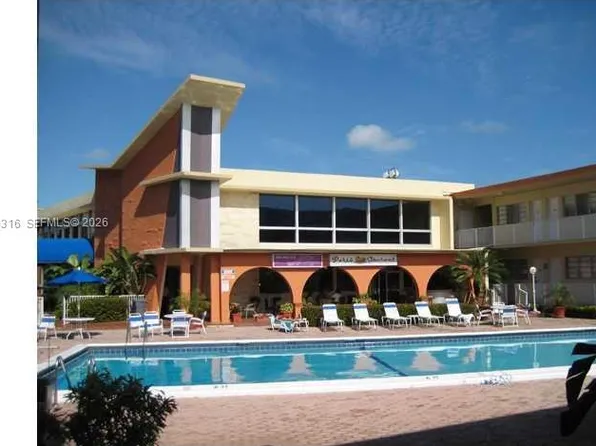 26 Diplomat Pkwy #2356, Hallandale, FL 33009
