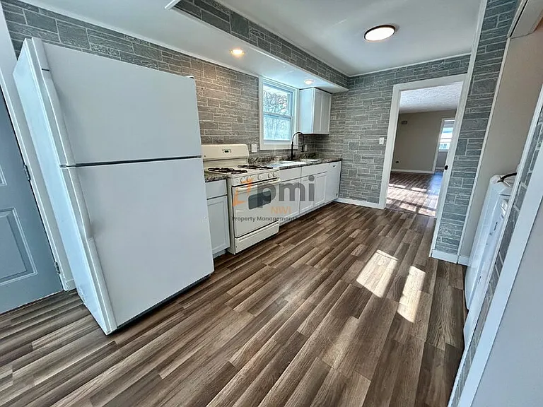 14725 Bryan St — Photo 4