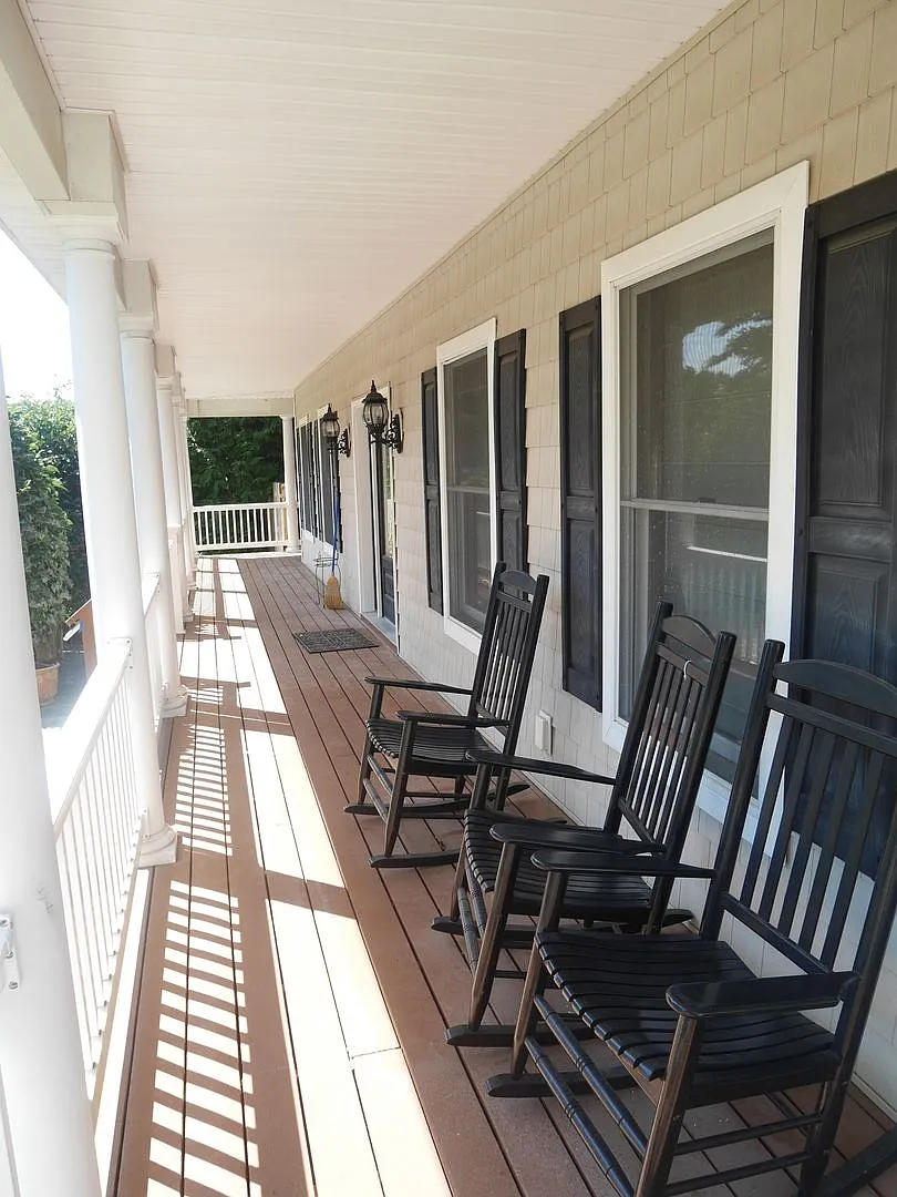 Elegant Coastal Home with Spacious Layout Near Lewes Beach — Photo 3