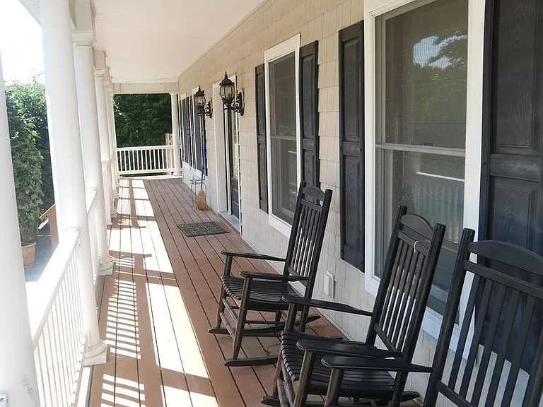 36 Harborview Rd — Photo 3