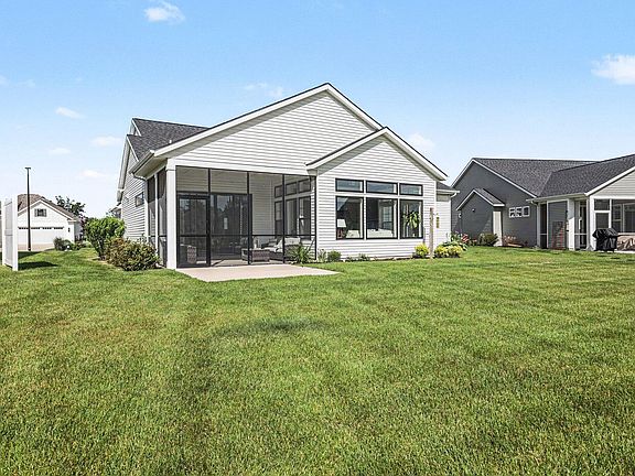 3rd image of 5528 Isle River Dr