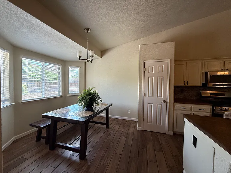 314 N Cypress Ave — Photo 6
