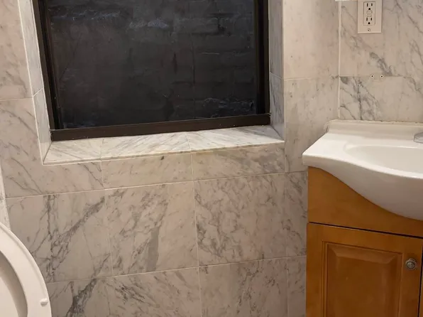 18 Mott Street image 3 of 11