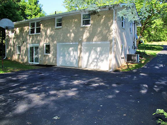 2nd image of 137 Lakeside Park Dr