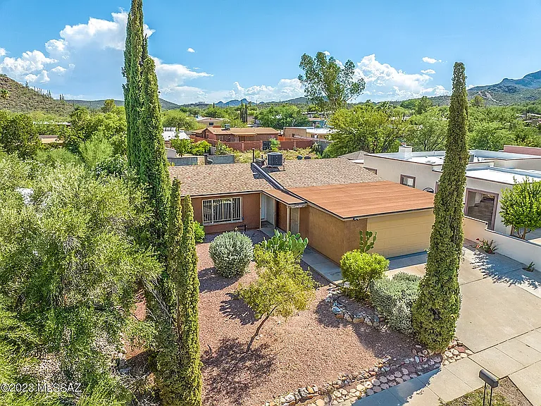 2891 W Saint Tropaz Ave — Photo 2