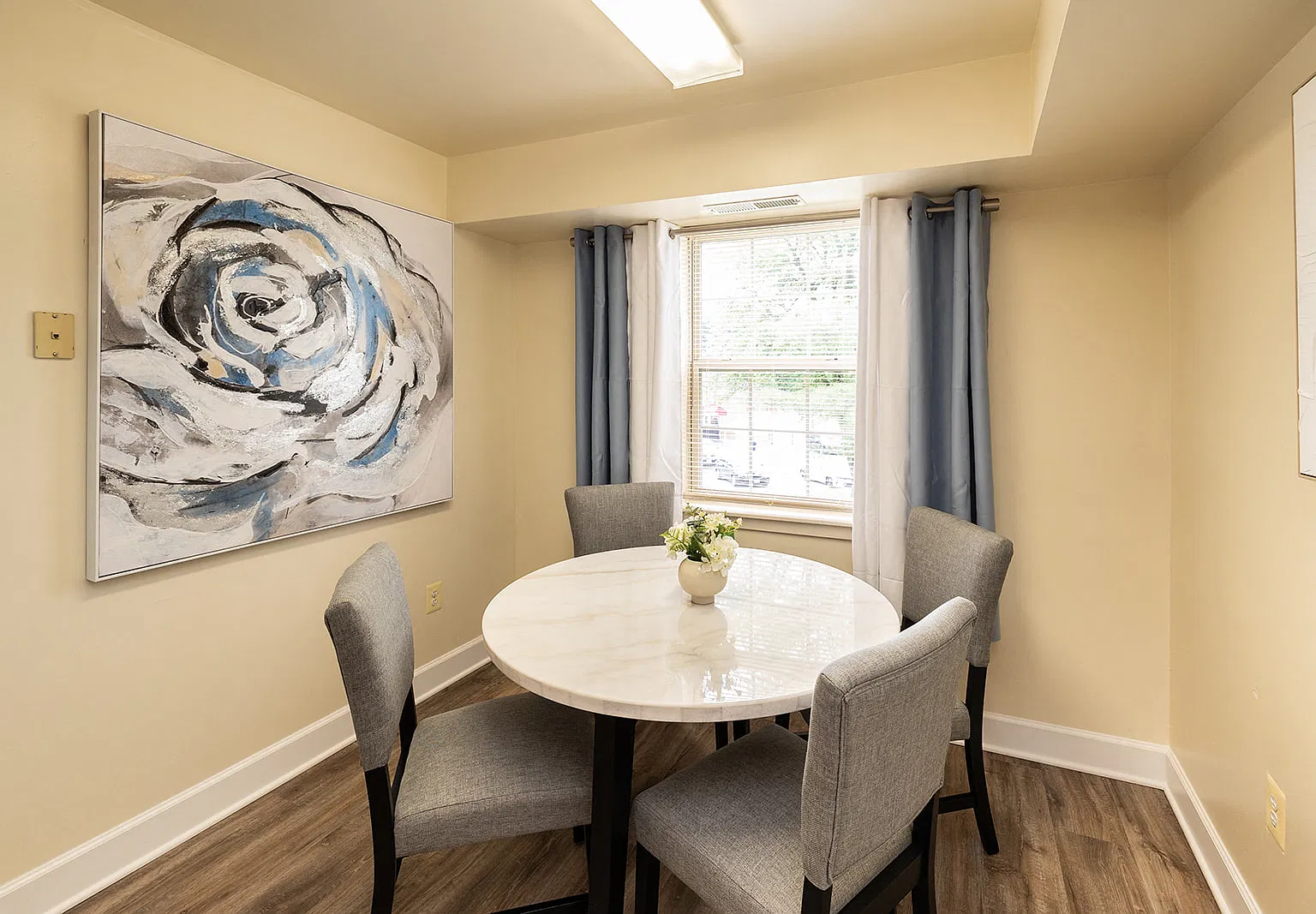 Woodridge Apartments — Photo 4