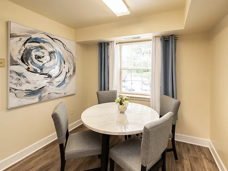Woodridge Apartments — Photo 5