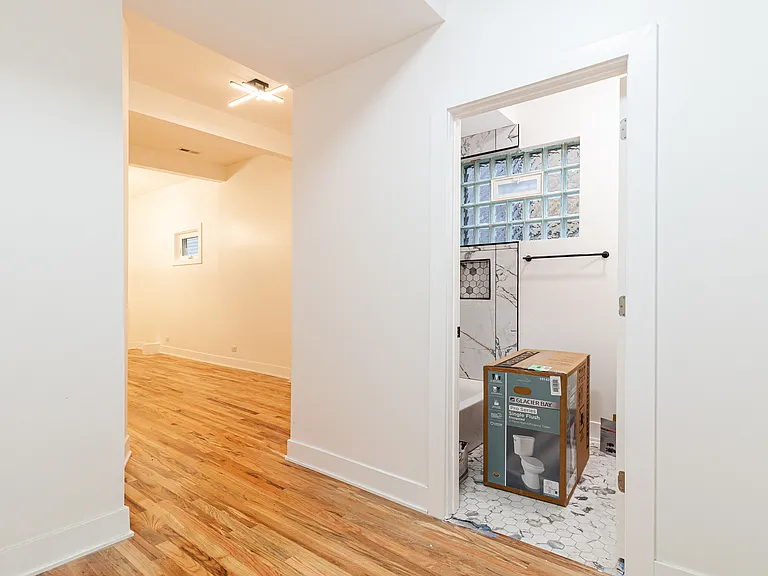 1742 N California Ave #1R — Photo 3