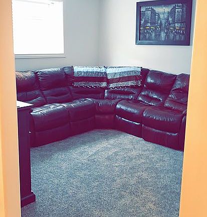 5th image of 300 Meadowlark Dr