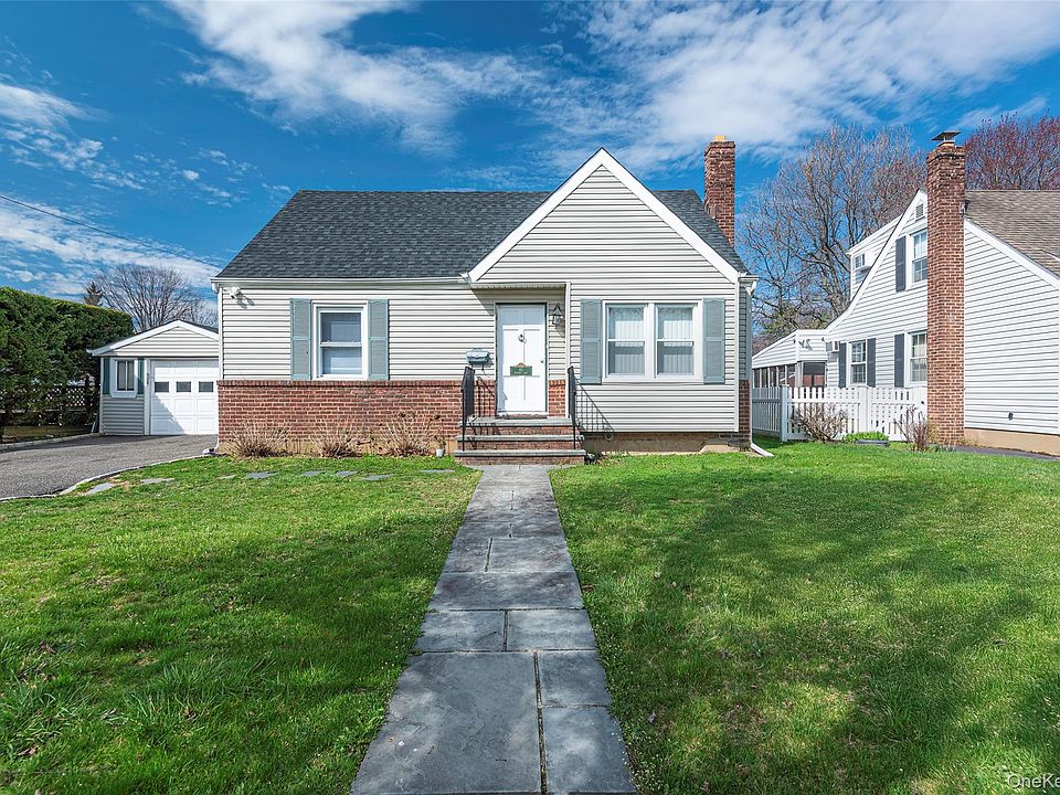 1st image of 61 Dosoris Lane