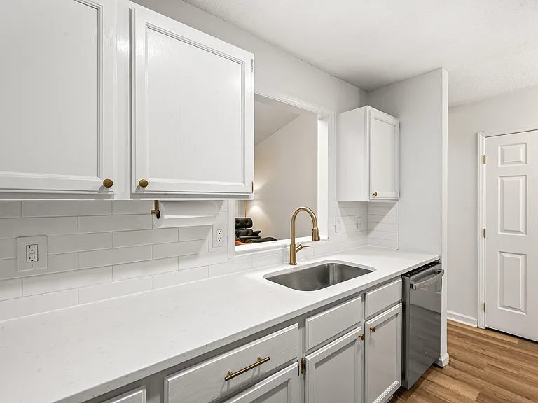 77 Forest Oaks Dr — Photo 2