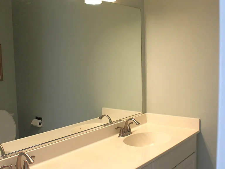 220 Thornhill Ln #B — Photo 4