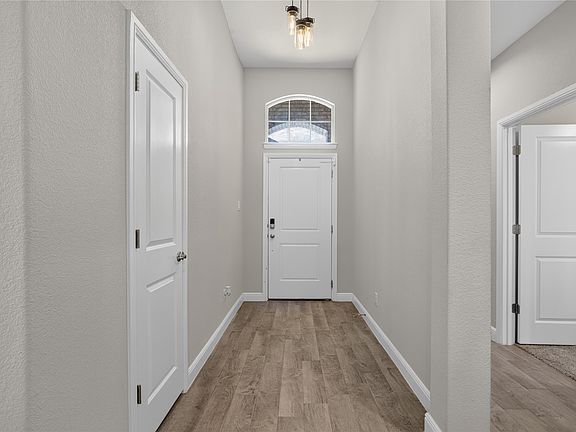 4th image of 521 Roundstone Rd