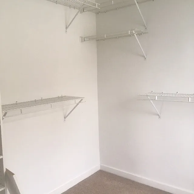 WALK IN CLOSET