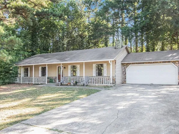 621 Blue Flag Ln, Fairburn, GA 30213