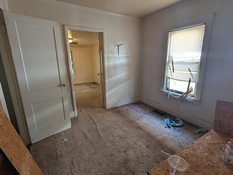 715 W Thrush Ave — Photo 6