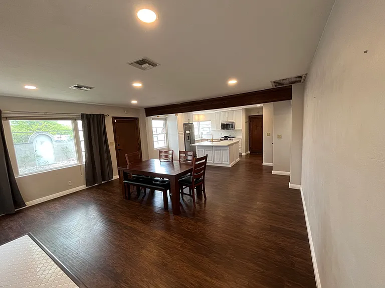 2826 E Elm St — Photo 27