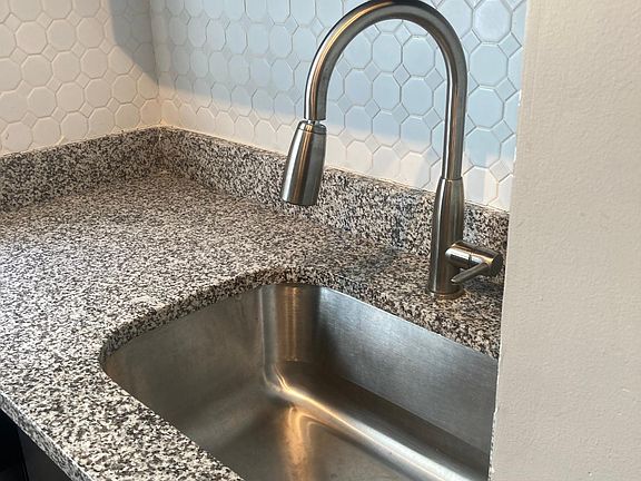 3rd image of 6526 Clayton Ave Floor 2