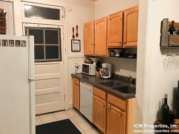 2nd image of 630 W Arlington Pl