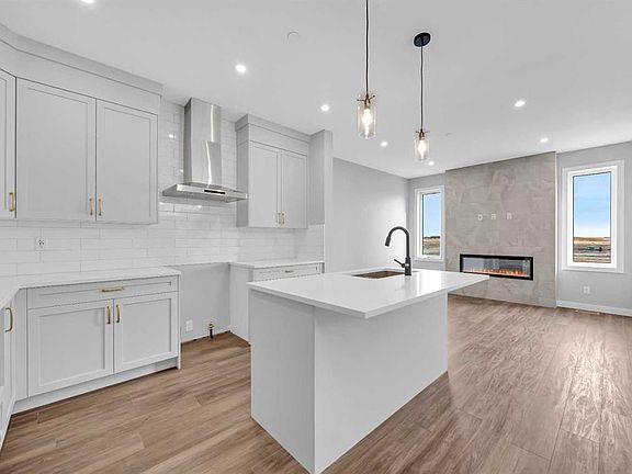 4th image of 553 E Hotchkiss Dr SE