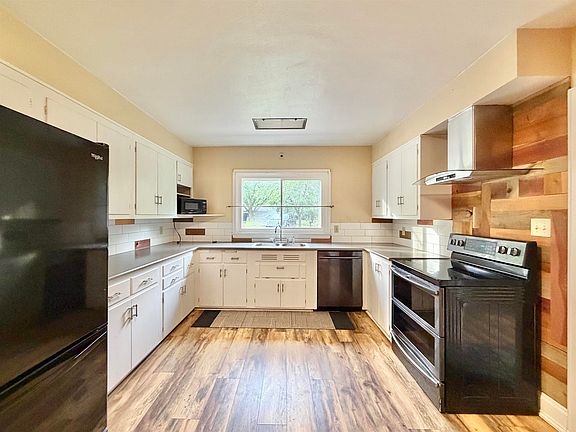 5th image of 2221 E Ridge Rd