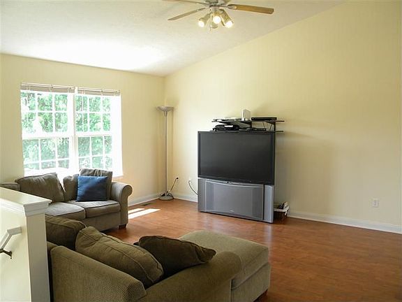 2nd image of 328 Rose Dr