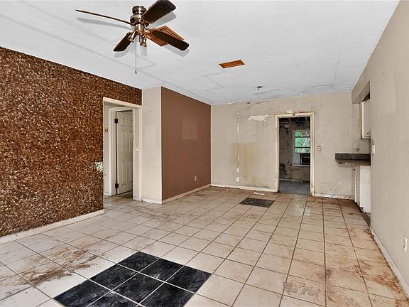 4th image of 1553 Providence Blvd