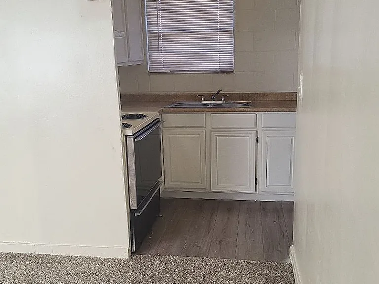 913 Willow St — Photo 9