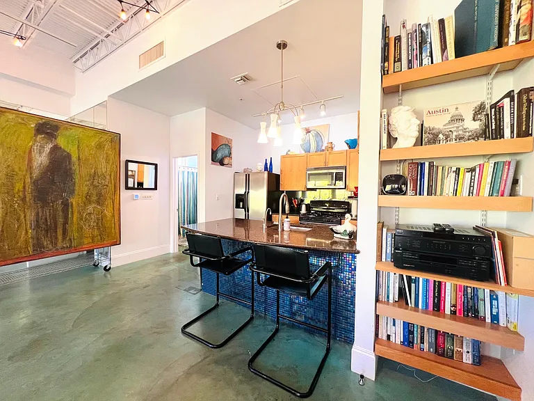 2401 E 6th St #6 — Photo 9