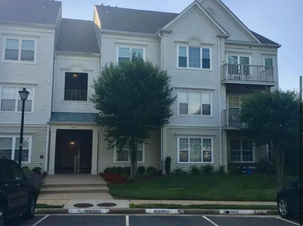12501 Hayes Ct Unit 402, Fairfax, VA 22033