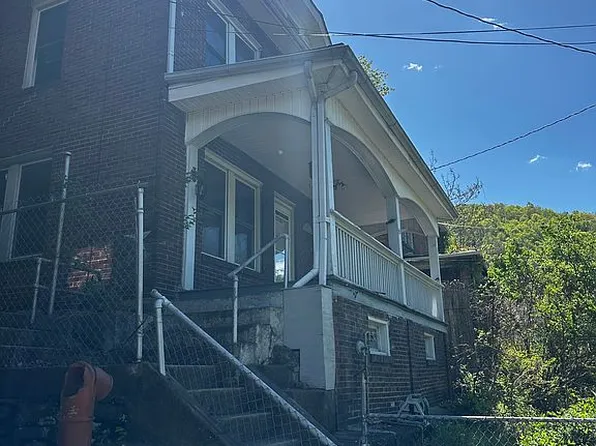 66 Hobart St, Welch, WV 24801