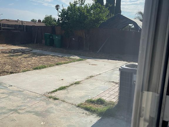 4th image of 24901 Bower St