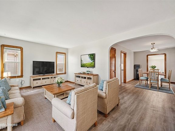 3rd image of 1045 Bell Ct