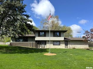 538 N Center St, Oneida, IL 61467