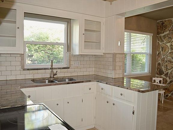 5th image of 609 S Hillcrest Ave
