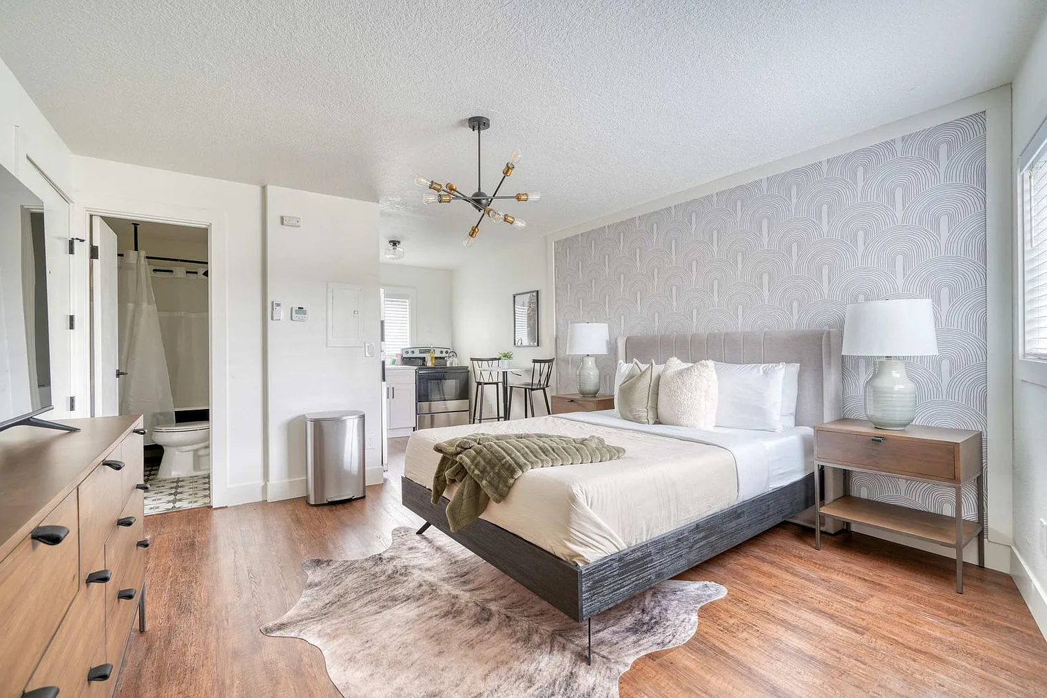 Studio, 1.0 bath, 290 sqft, $2,052 — Photo 2